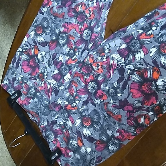 Really cute women's athletic pants - Picture 2 of 9